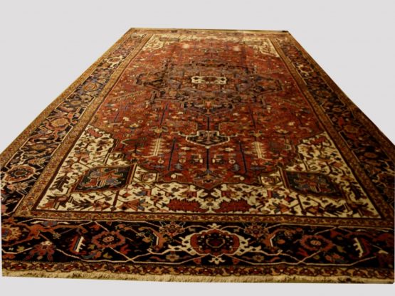antique herizantique Heriz rug size 11'2"x20'.
RN#hr4017 circa 1920.