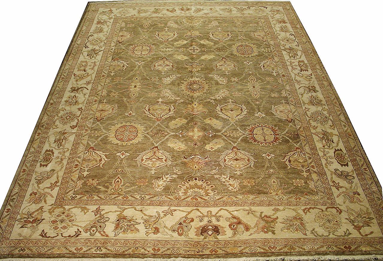 Hand-knotted wool Persian rug with Sultanabad floral detail